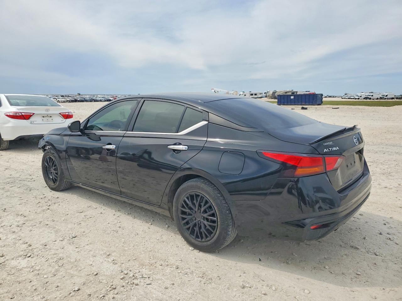 2022 Nissan Altima 2.5 S - Фото 2
