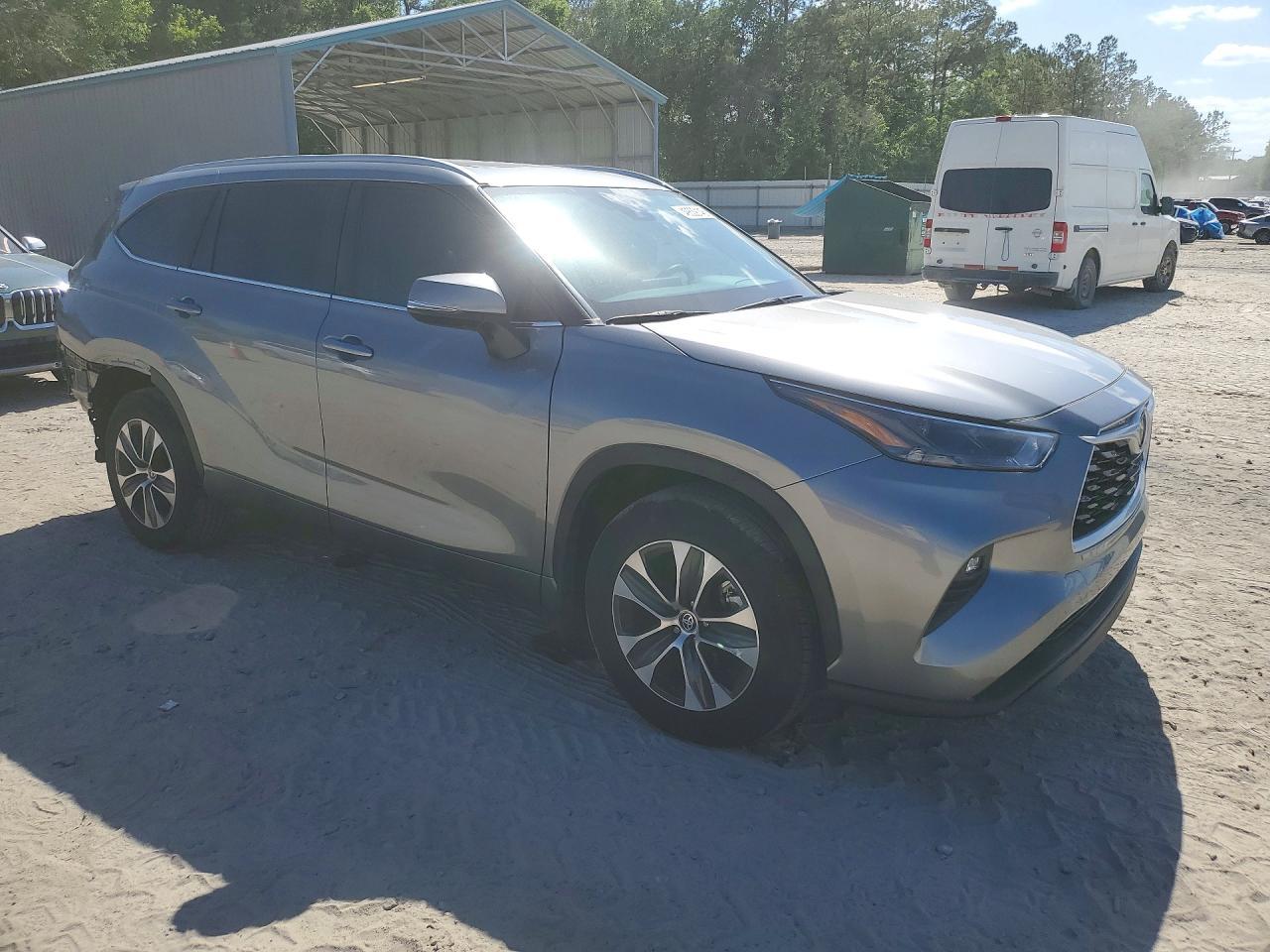 2025 Toyota Highlander Xle - Image 4