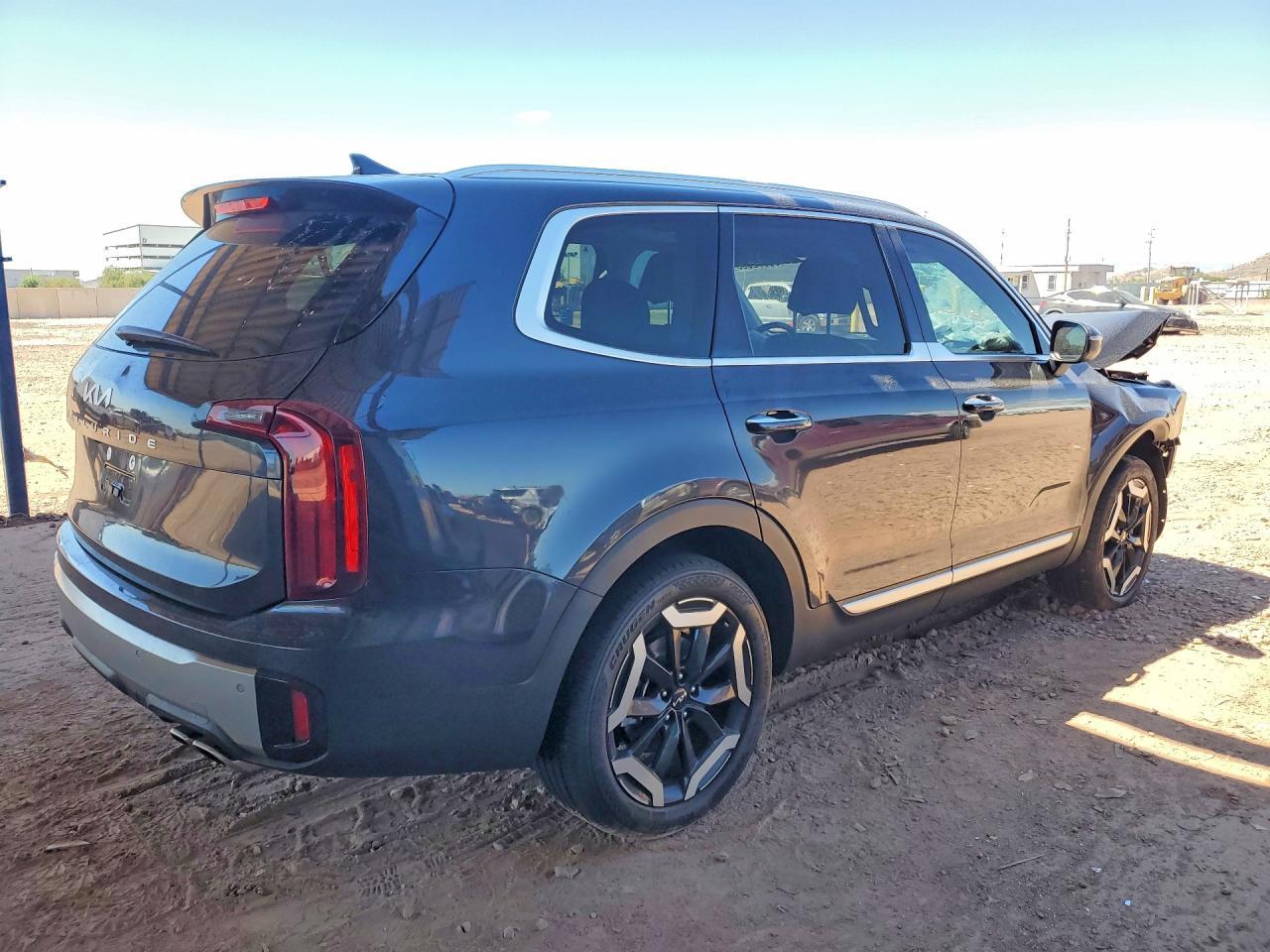 2025 Kia Telluride S - Image 3