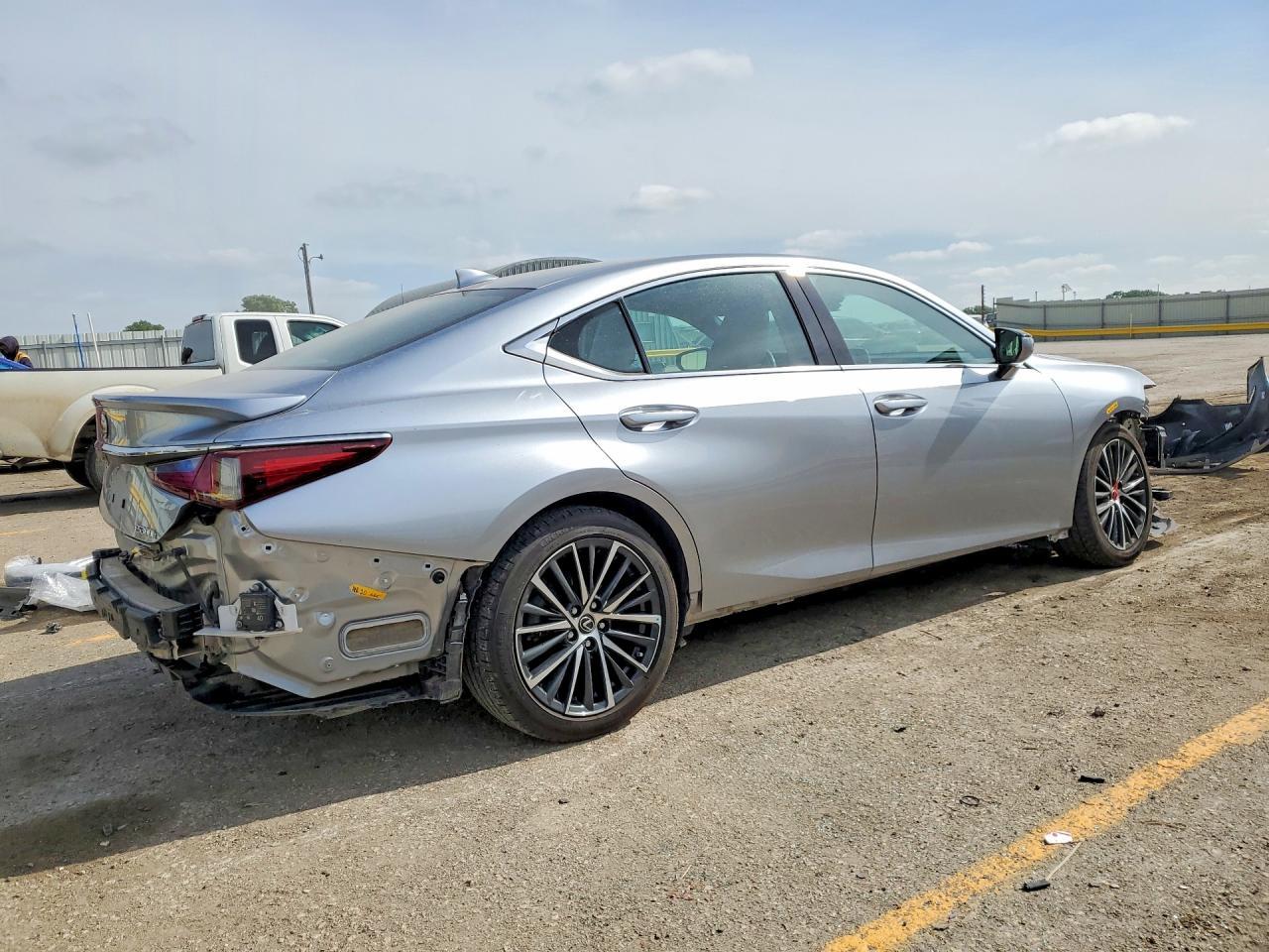 2024 Lexus Es 300H Base - Image 3