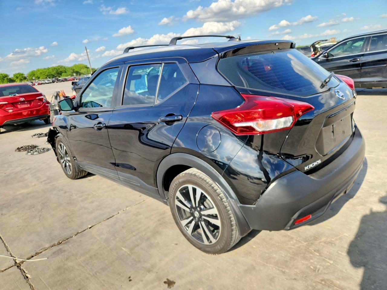 2018 Nissan Kicks Sv - Image 2