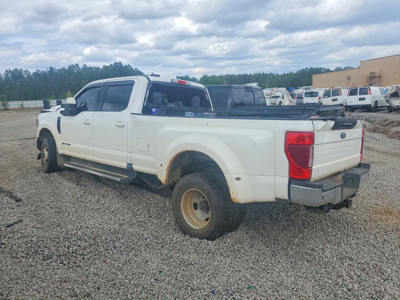 2022 Ford F350 Super Duty - Фото 2