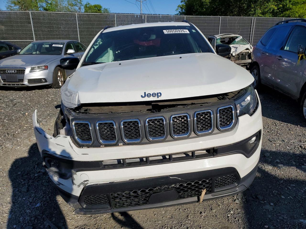 2023 Jeep Compass Latitude - Image 5