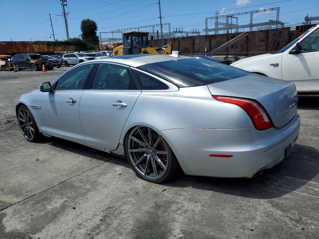 2013 Jaguar Xj Supercharged - Image 2
