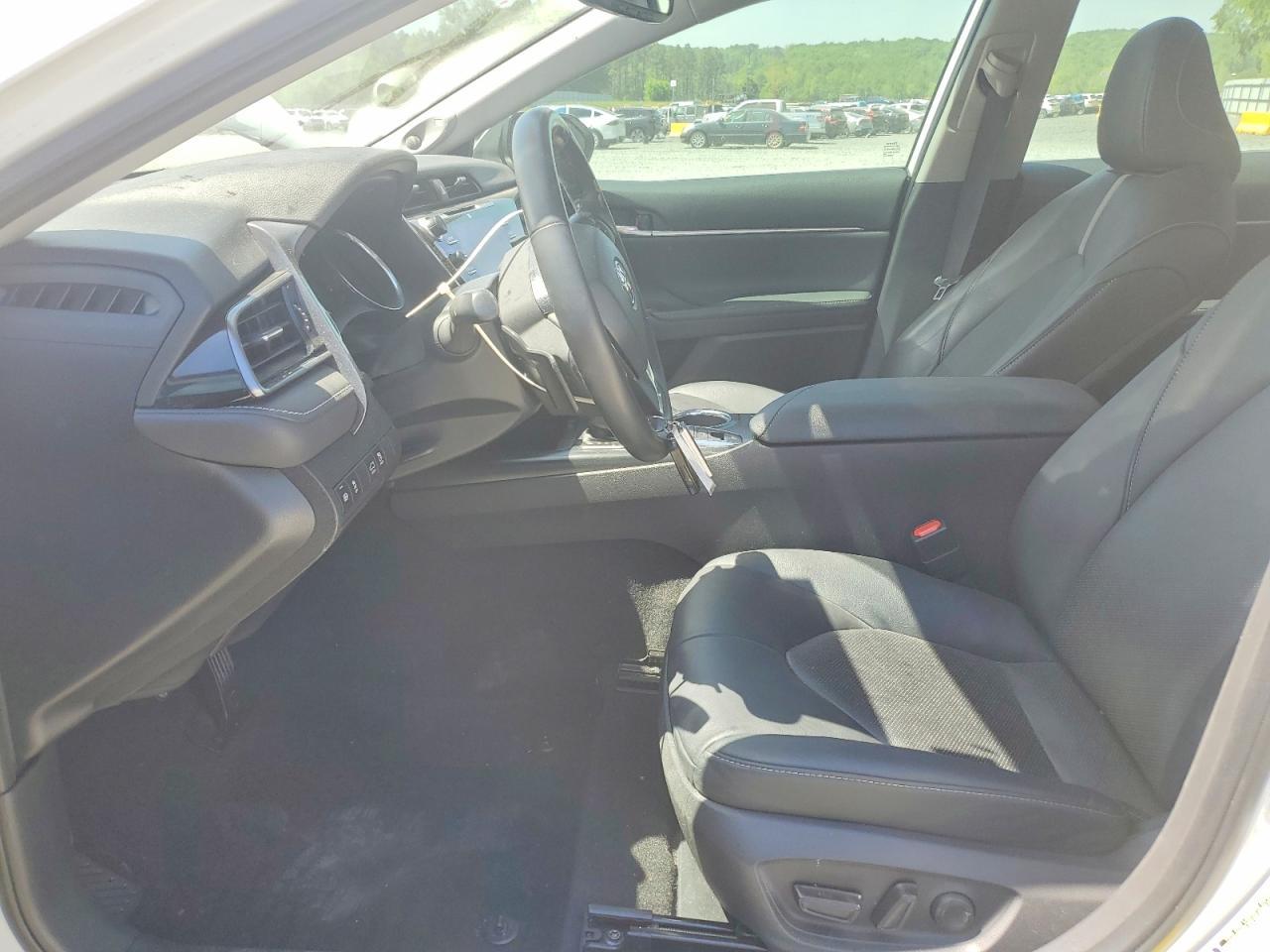 2020 Toyota Camry - Image 7