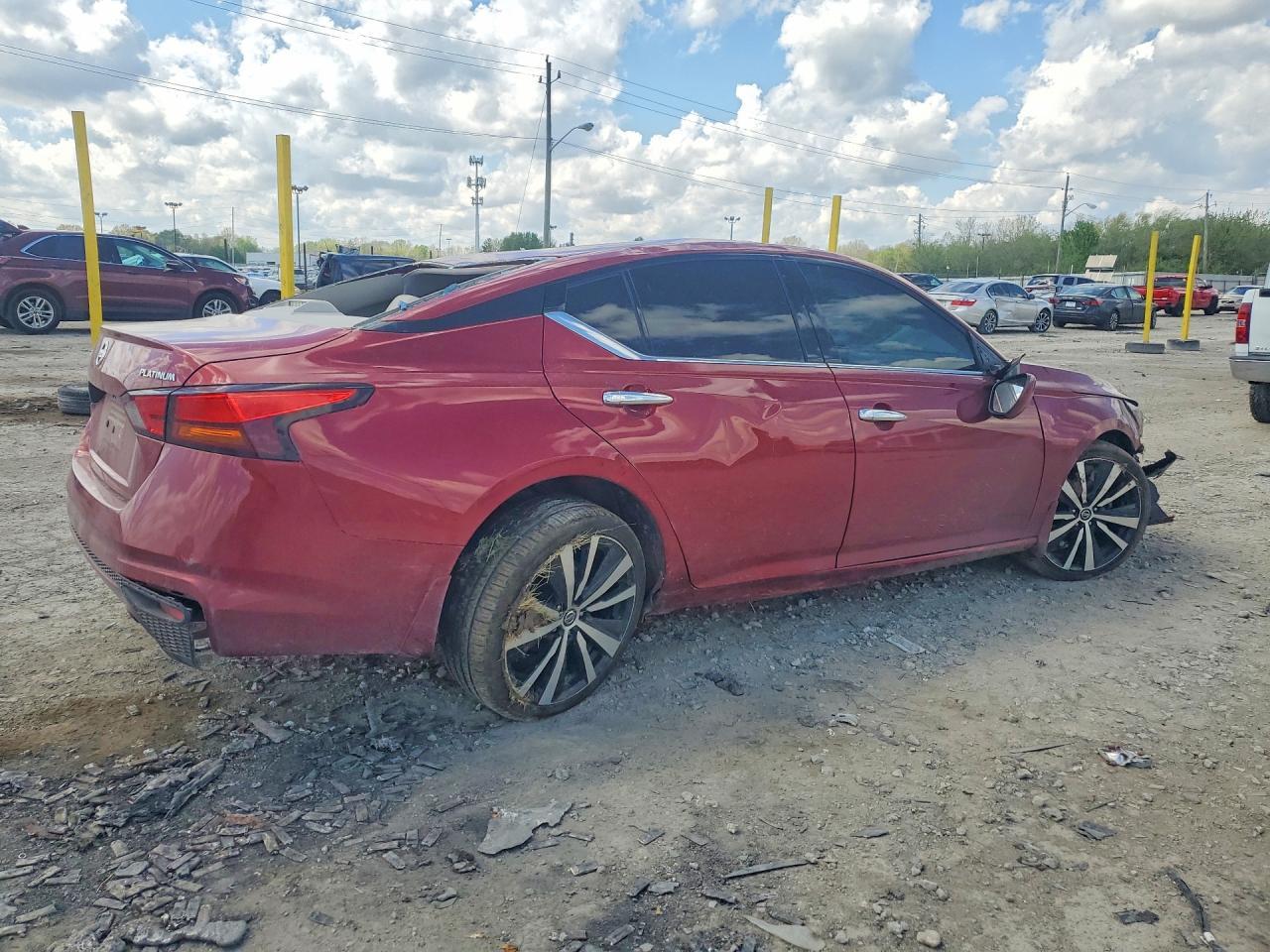 2020 Nissan Altima Platinum - Image 3