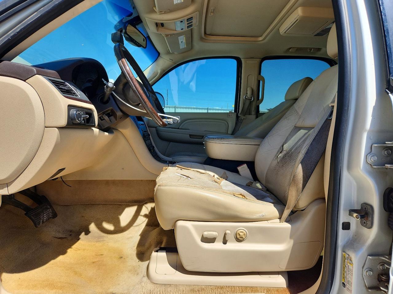 2008 Cadillac Escalade Luxury - Image 7