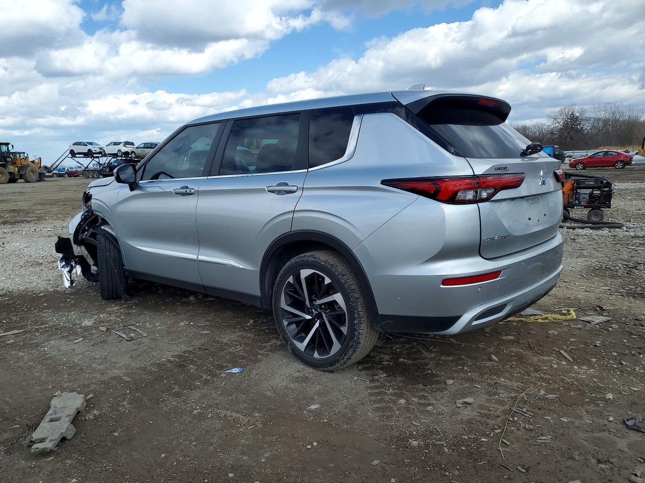 2022 Mitsubishi Outlander Se - Image 2