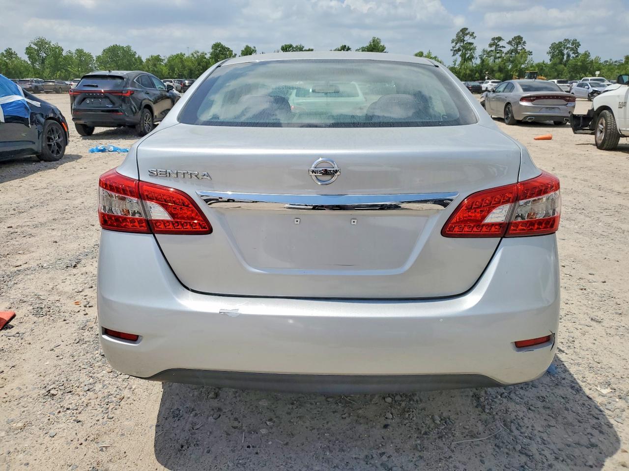 2015 Nissan Sentra S - Image 6