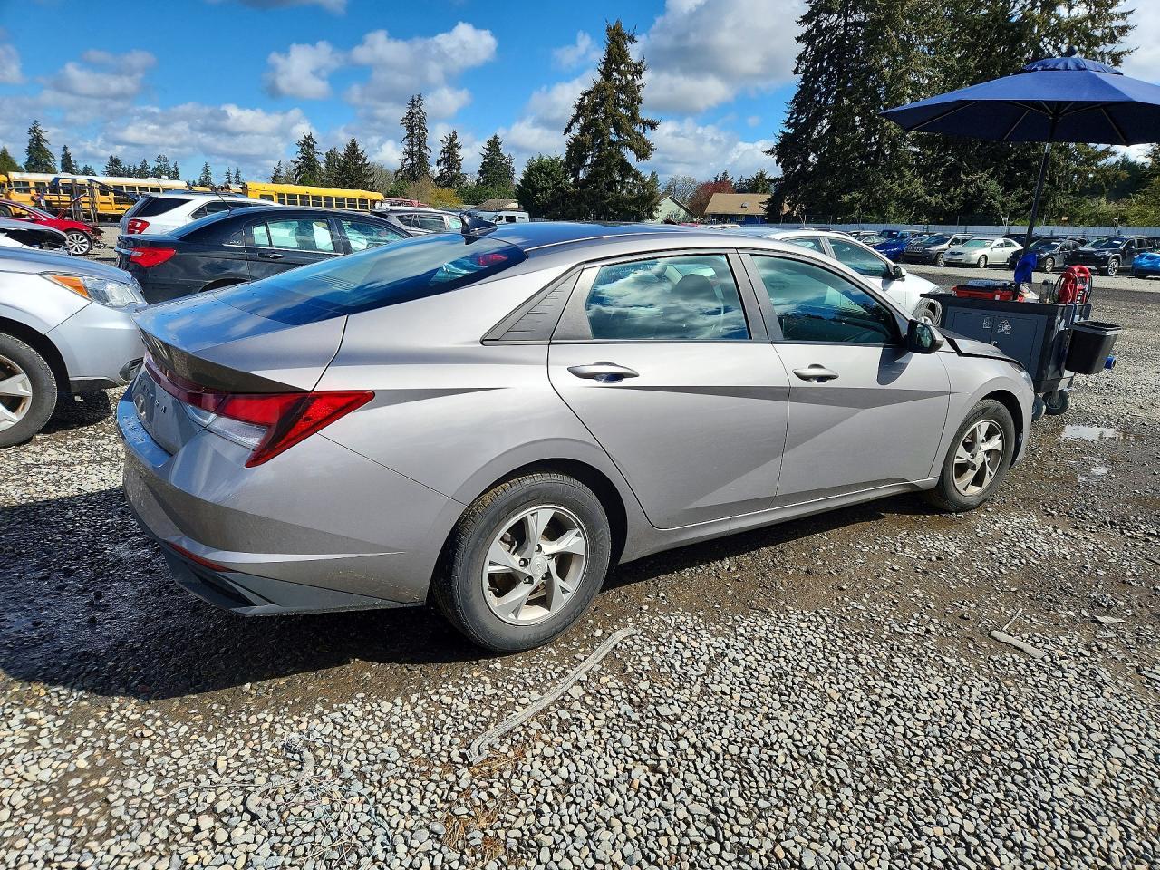 2021 Hyundai Elantra Se - Image 3