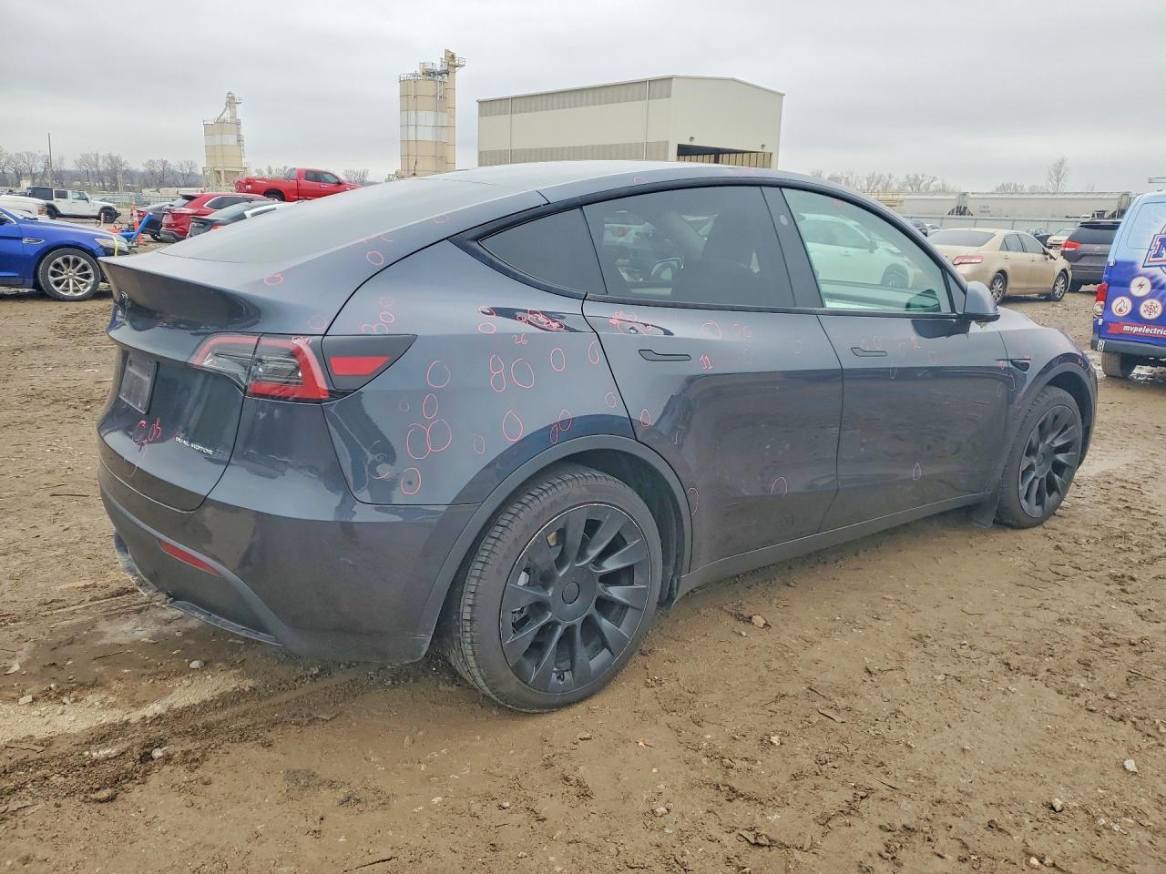 2024 Tesla Model Y - Фото 3