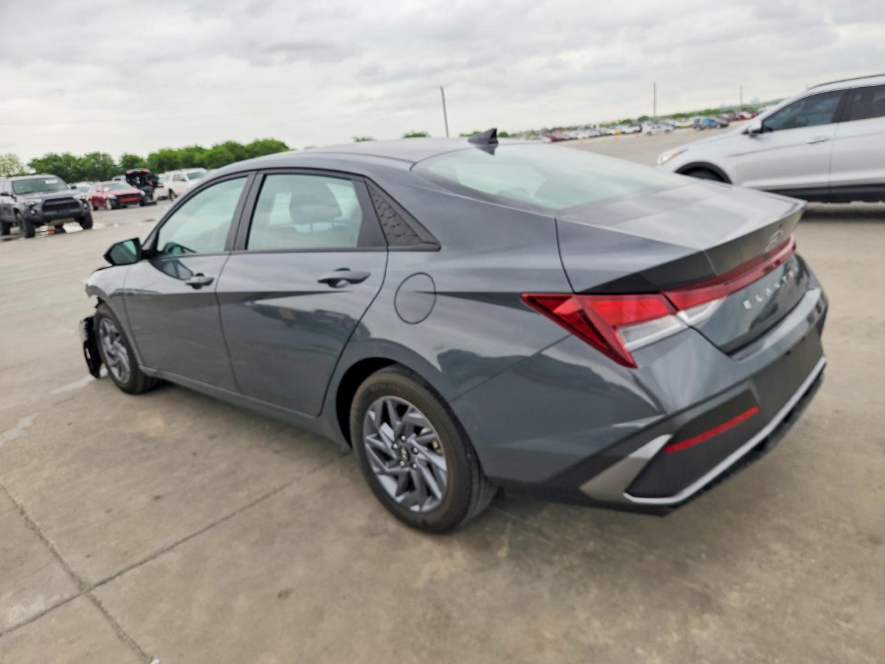 2024 Hyundai Elantra Sel - Image 2