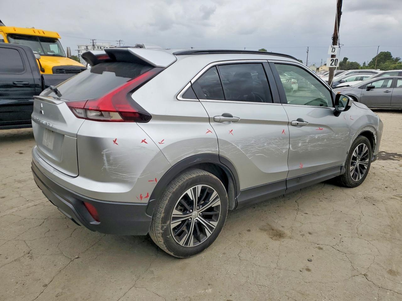 2022 Mitsubishi Eclipse Cross Se - Image 3