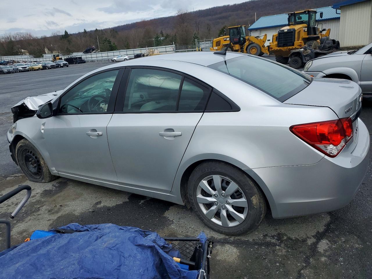 2014 Chevrolet Cruze Ls - Image 2