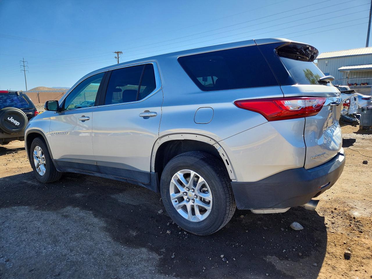 2019 Chevrolet Traverse Ls - Фото 2