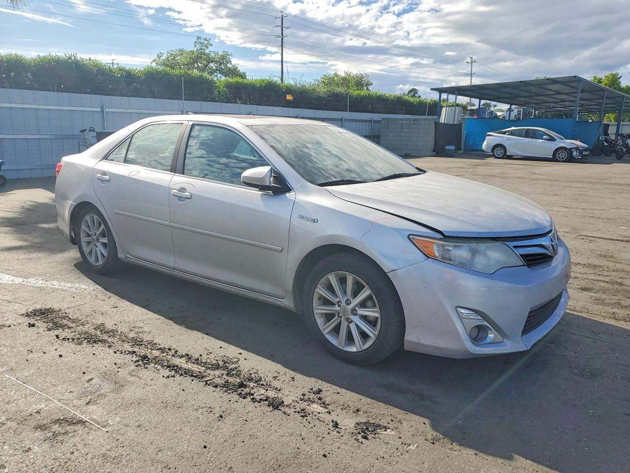 2012 Toyota Camry Hybrid Xle - Image 4