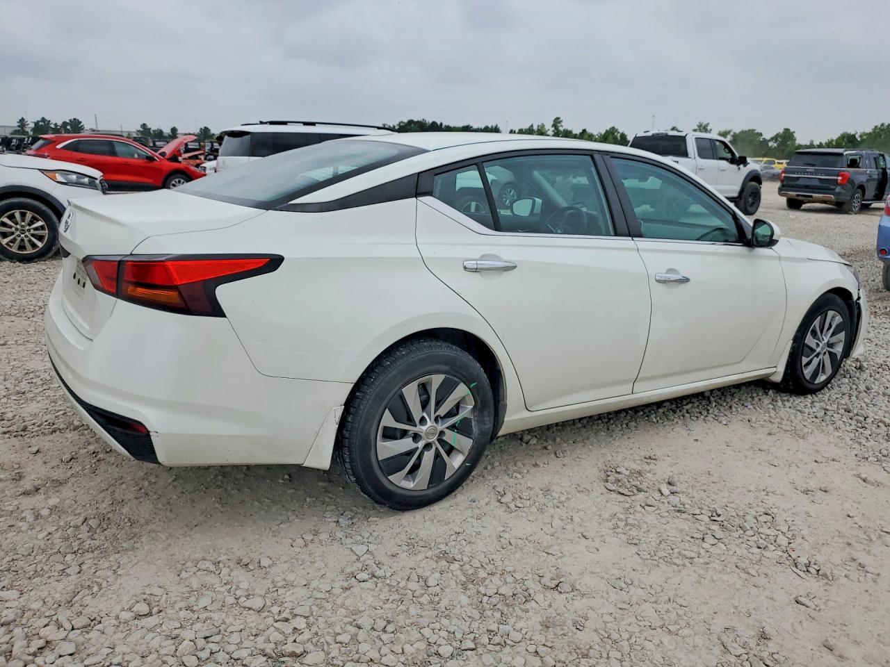 2019 Nissan Altima S - Фото 3