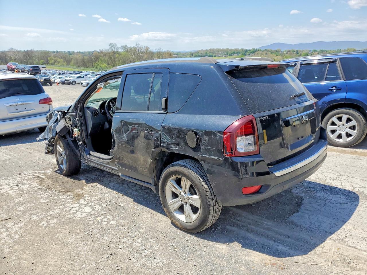 2015 Jeep Compass Latitude - Фото 2