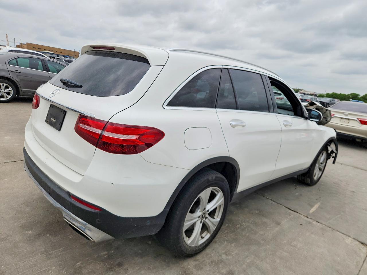 2018 Mercedes-Benz Glc 300 - Image 3