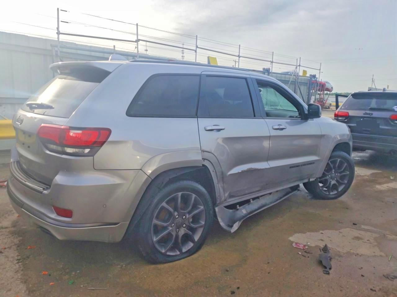 2020 Jeep Grand Cherokee Overland - Фото 3
