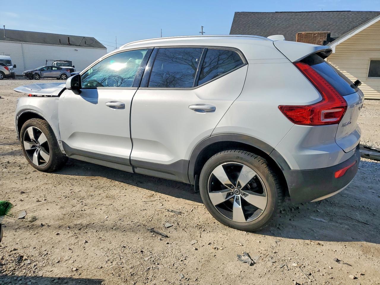 2020 Volvo Xc40 T5 Momentum - Фото 2