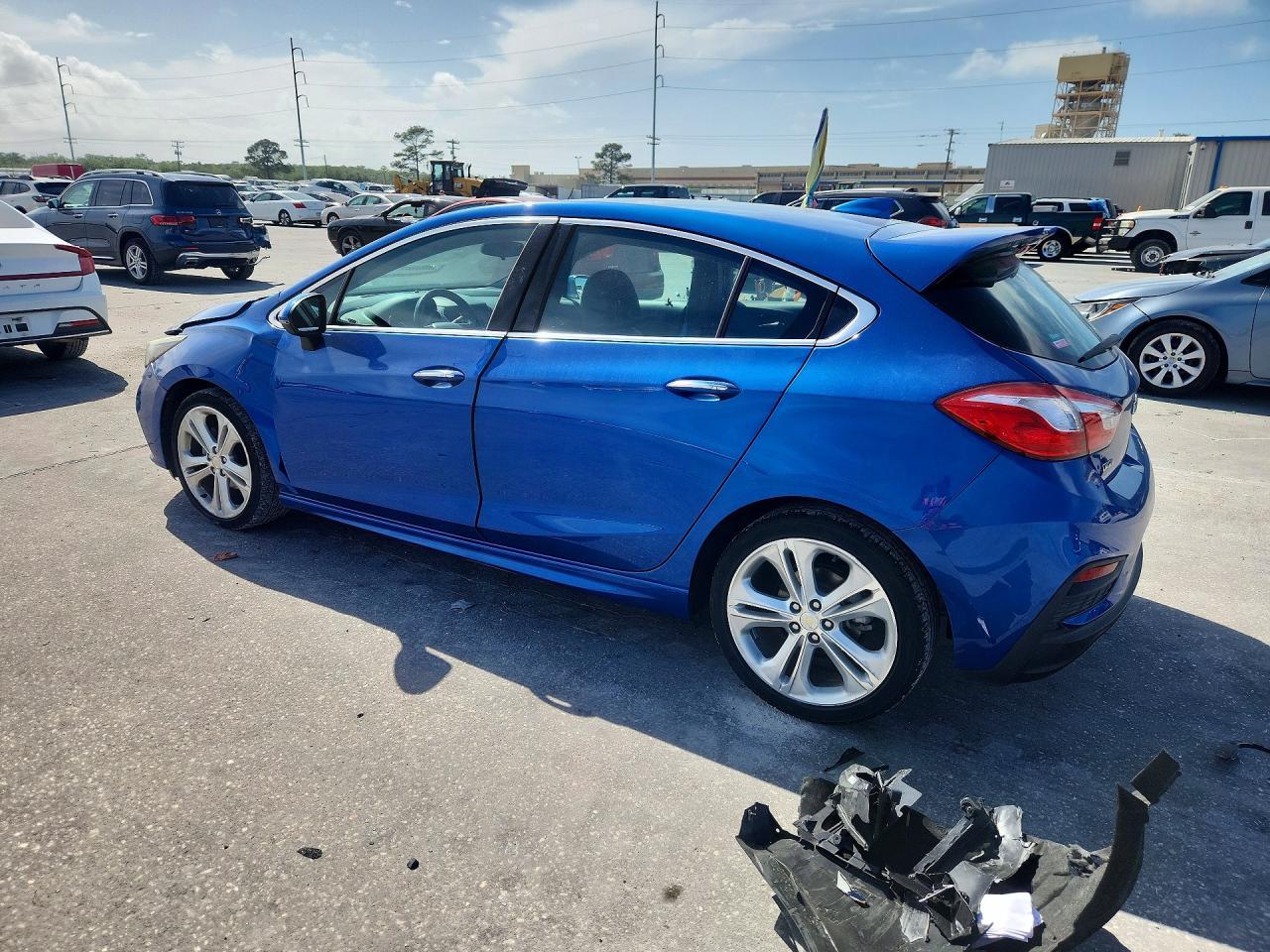 2017 Chevrolet Cruze Premier - Фото 2