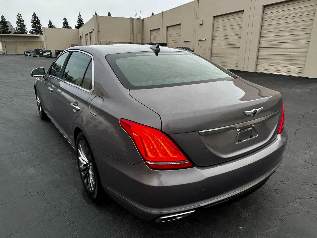 2018 Genesis G90 5.0 Ultimate - Image 3