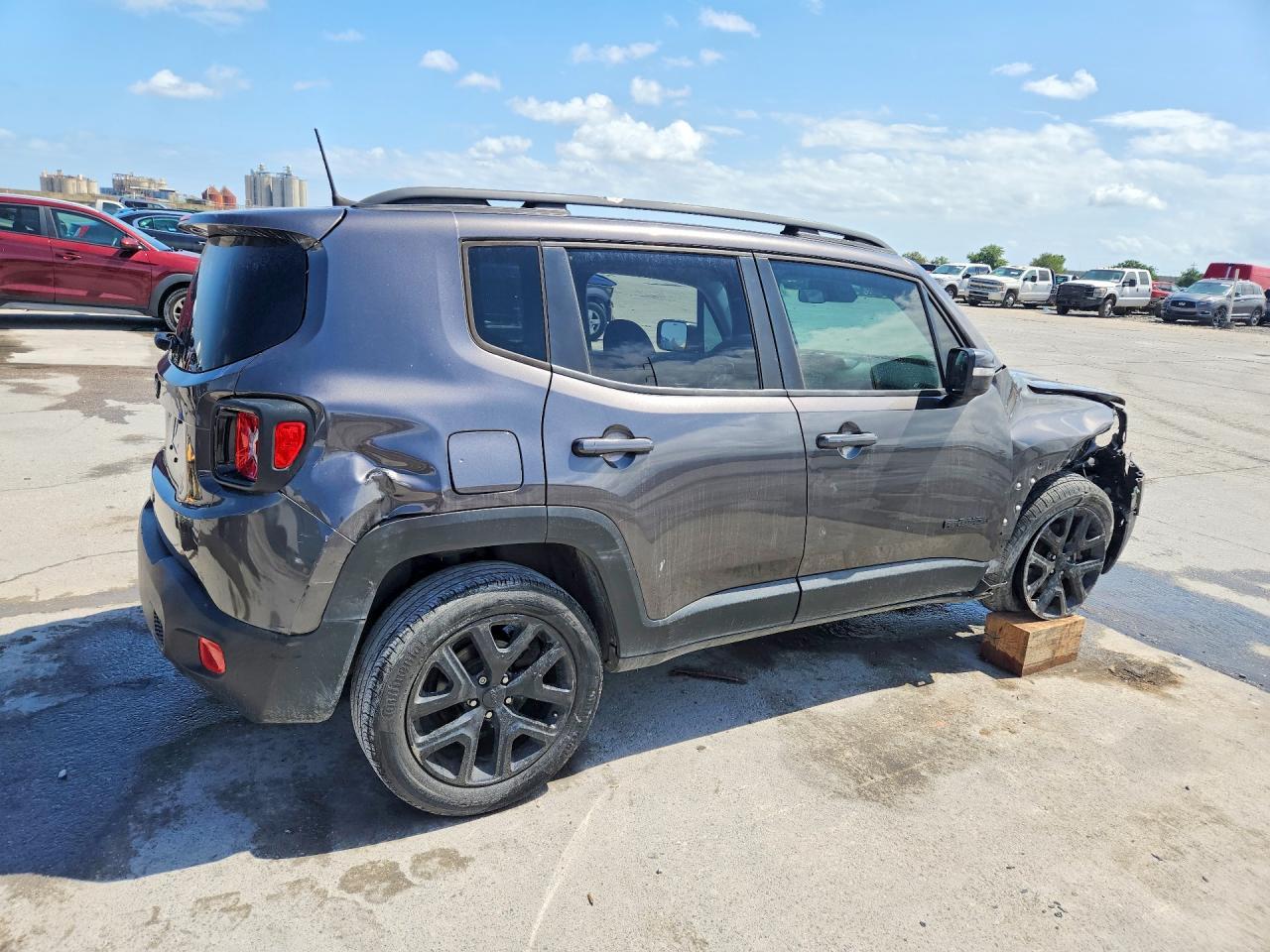 2018 Jeep Renegade Latitude - Фото 3