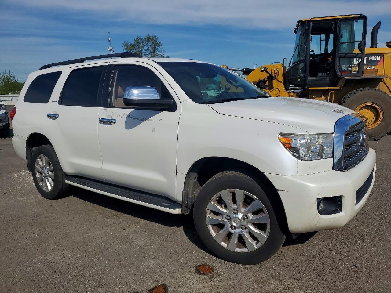 2016 Toyota Sequoia Platinum - Image 4
