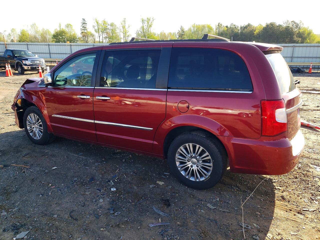 2014 Chrysler Town & Country Touring L - Image 2
