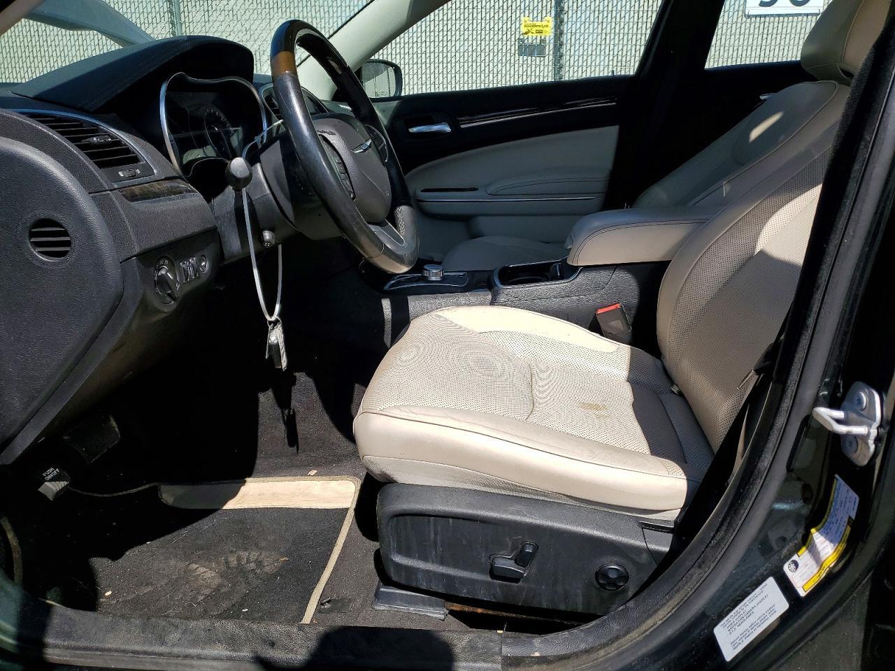 2016 Chrysler 300 Limited - Image 7