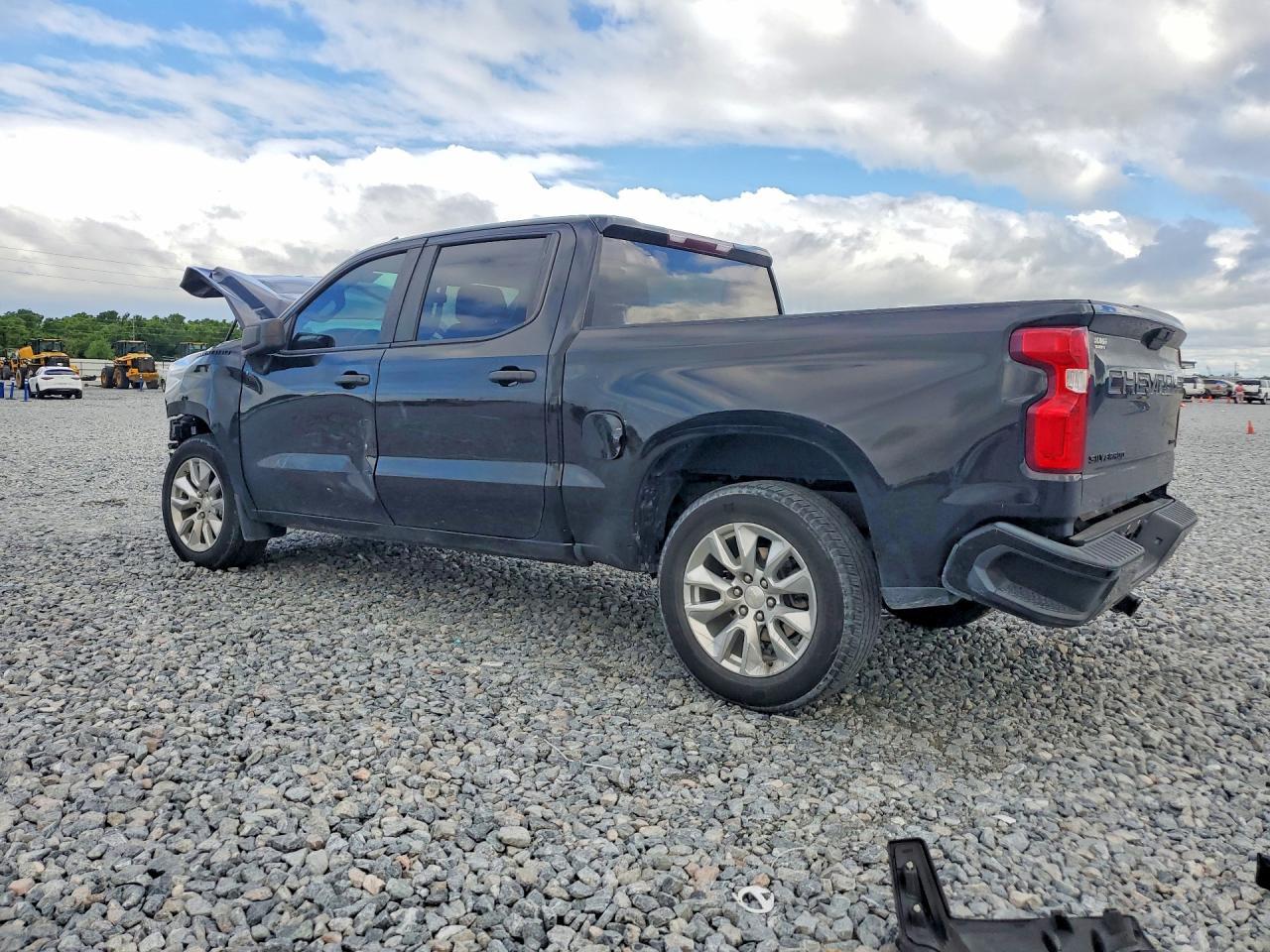 2021 Chevrolet Silverado C1500 Custom - Фото 2