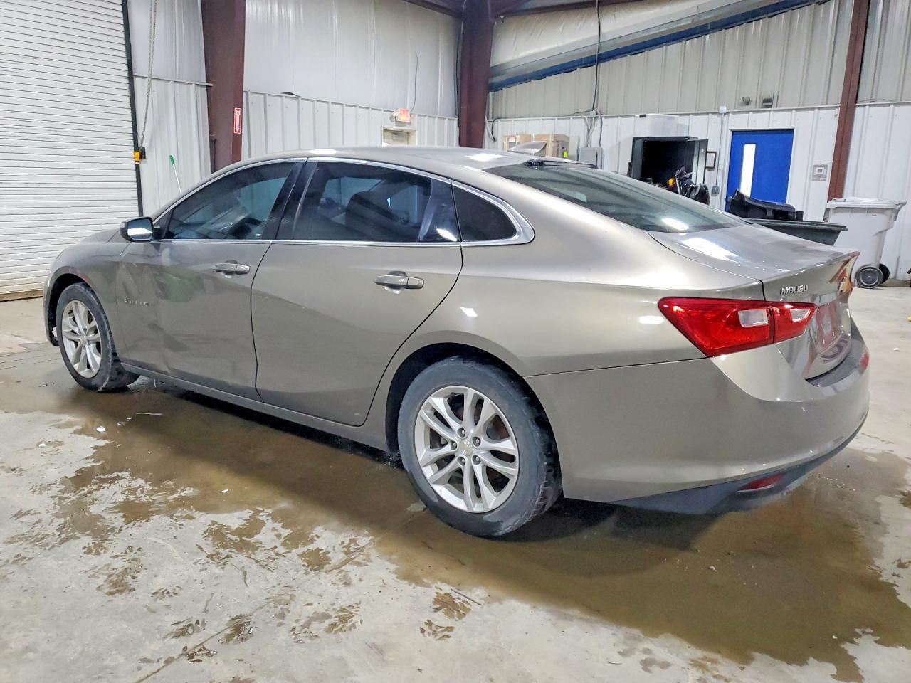 2017 Chevrolet Malibu Lt - Image 2