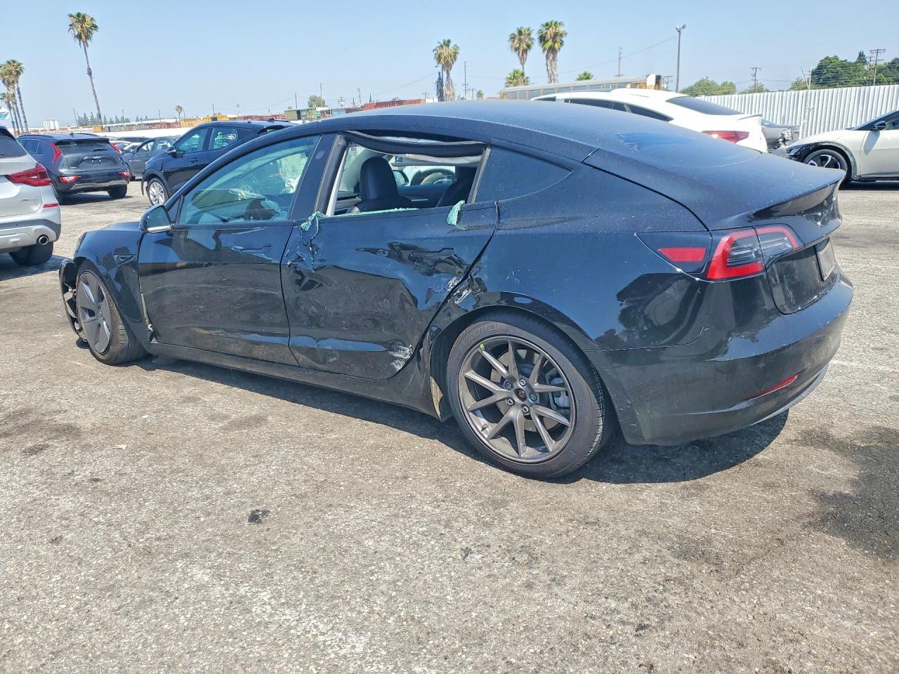 2023 Tesla Model 3 - Фото 2