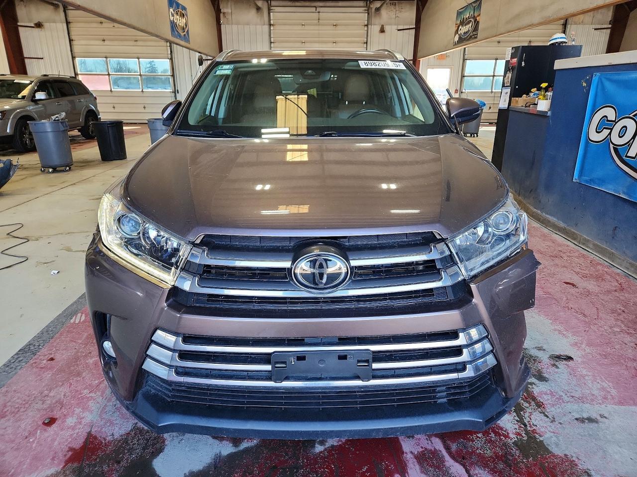 2018 Toyota Highlander Limited - Image 5