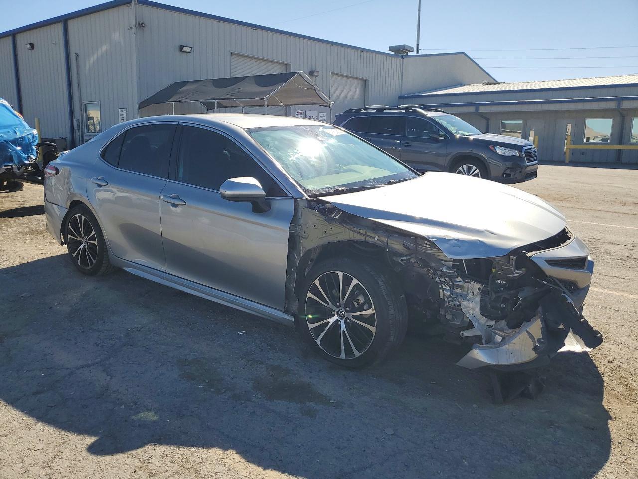 2019 Toyota Camry Se - Фото 4