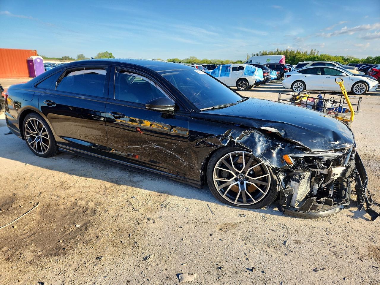 2020 Audi A8 L - Фото 4