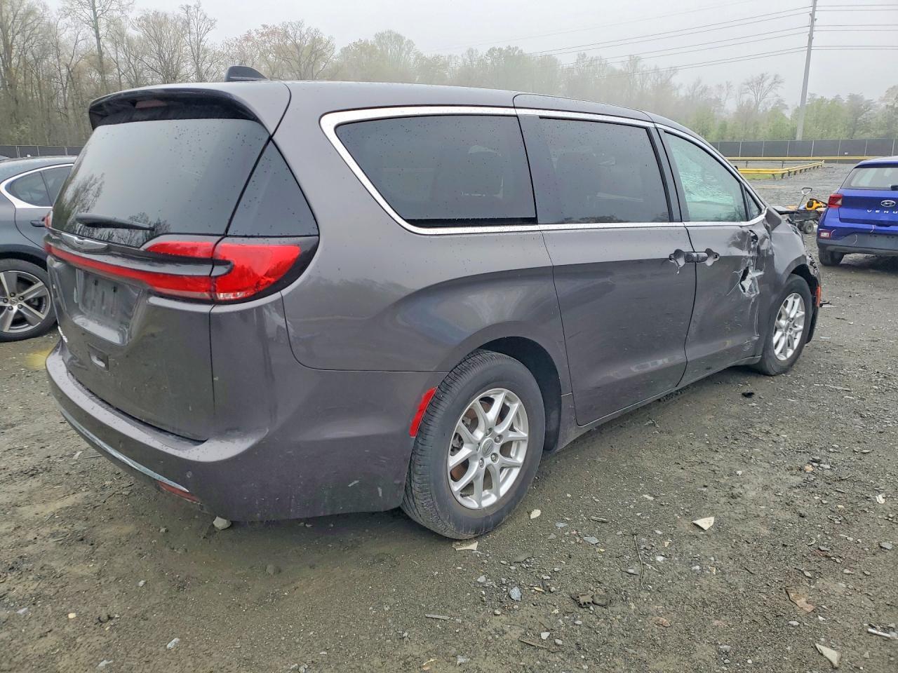 2023 Chrysler Pacifica Touring L - Фото 3