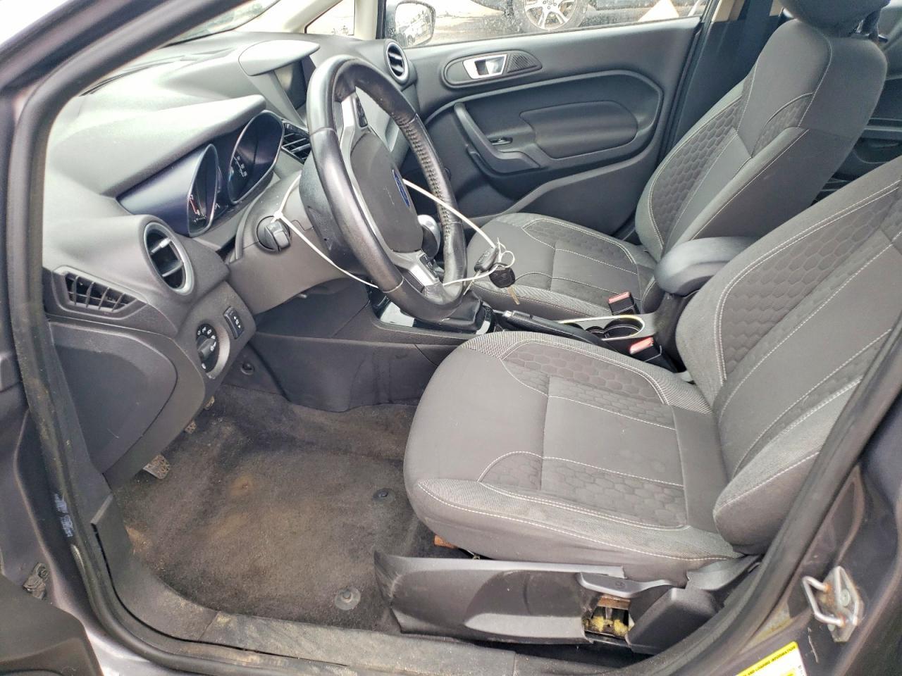 2014 Ford Fiesta Se - Фото 7