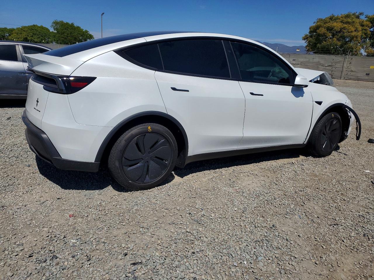 2026 Tesla Model Y - Фото 3