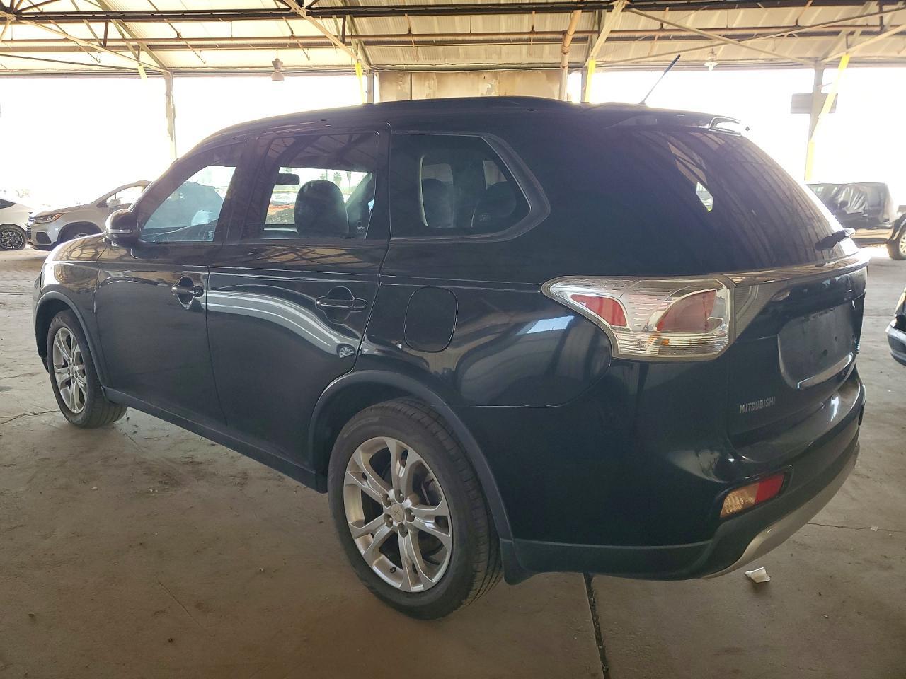 2015 Mitsubishi Outlander Se - Image 2