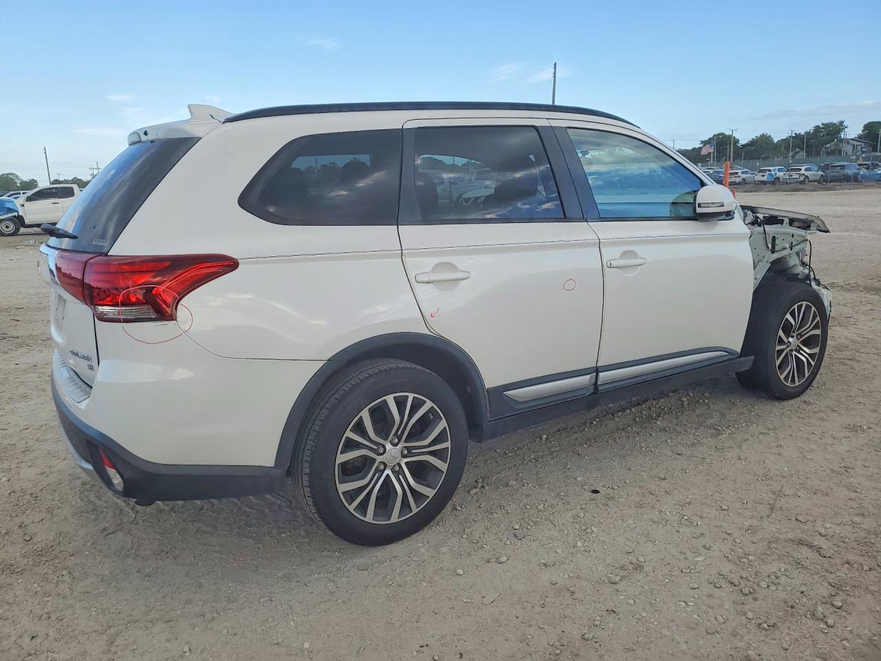 2017 Mitsubishi Outlander Se - Image 3