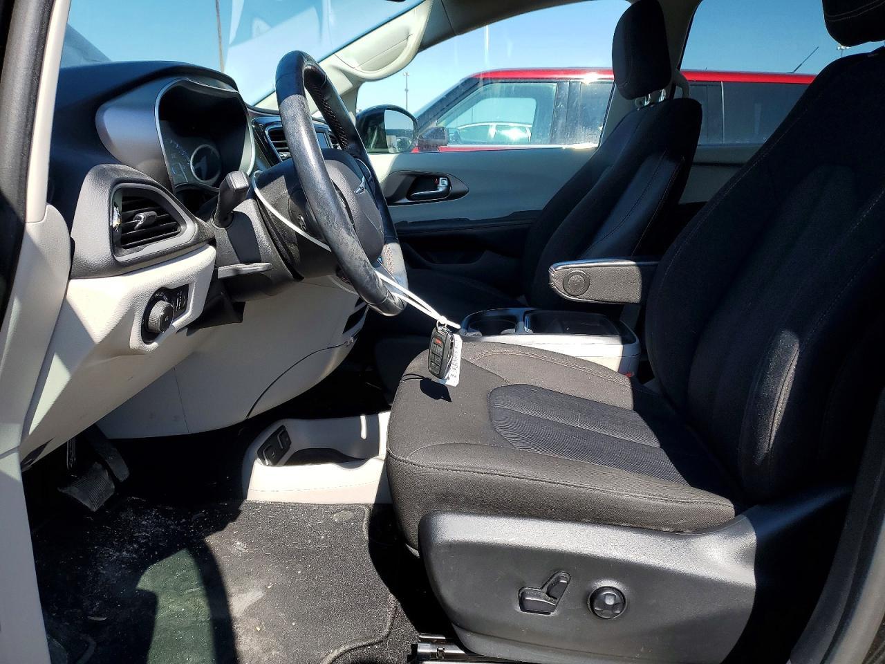 2020 Chrysler Pacifica Touring - Image 7