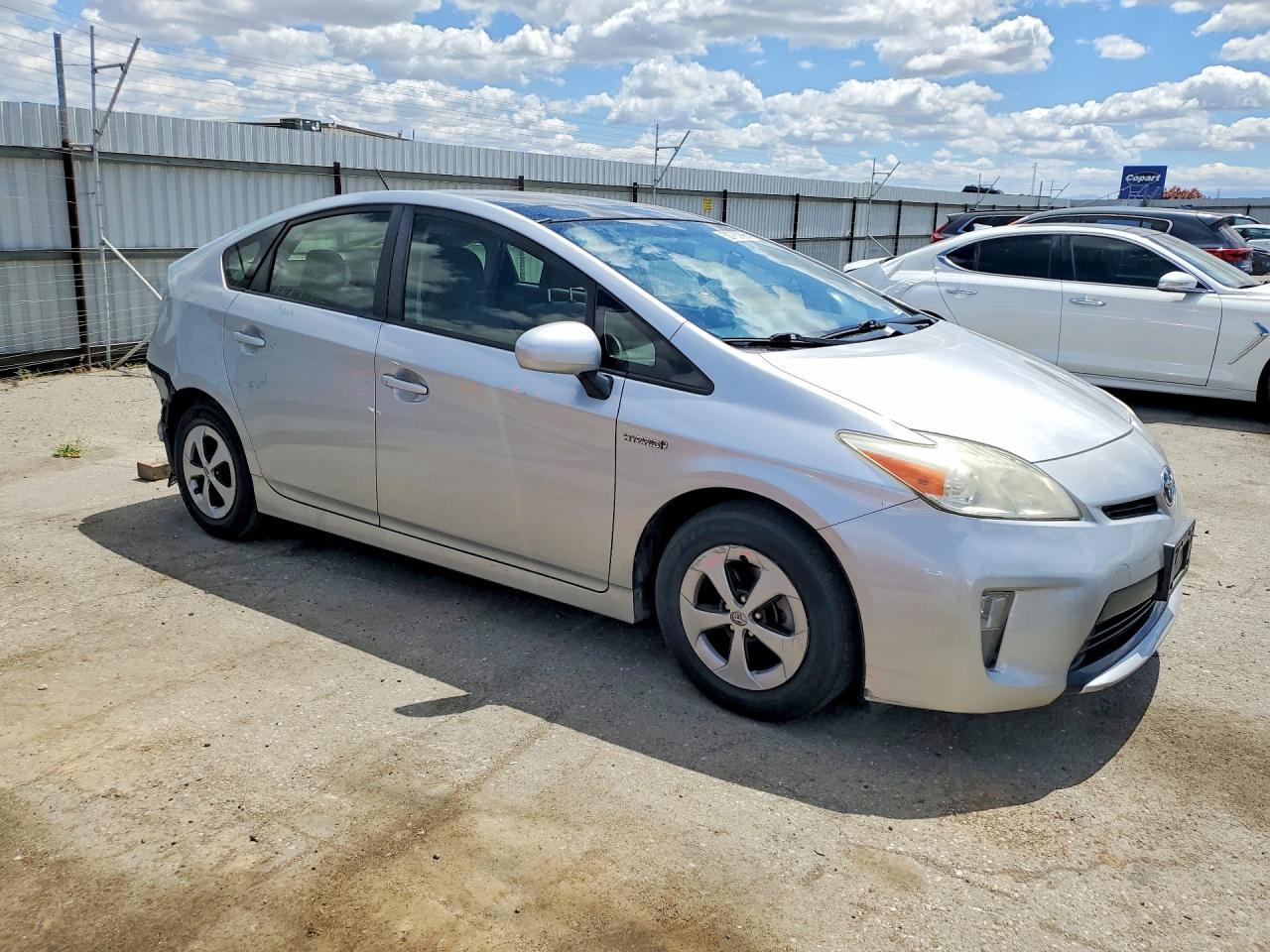 2014 Toyota Prius Three - Фото 4
