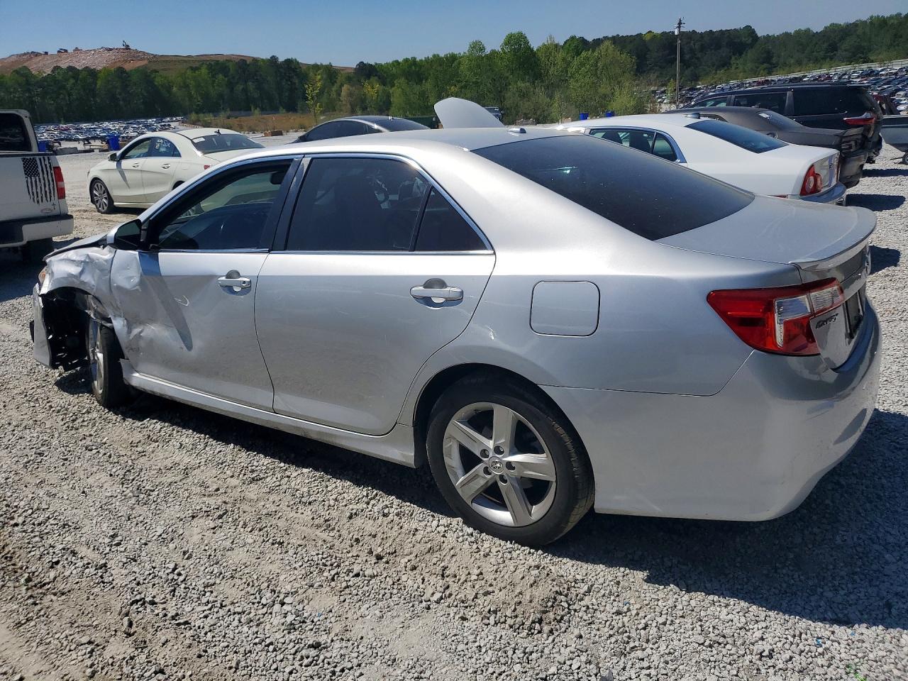 2014 Toyota Camry Se - Фото 2