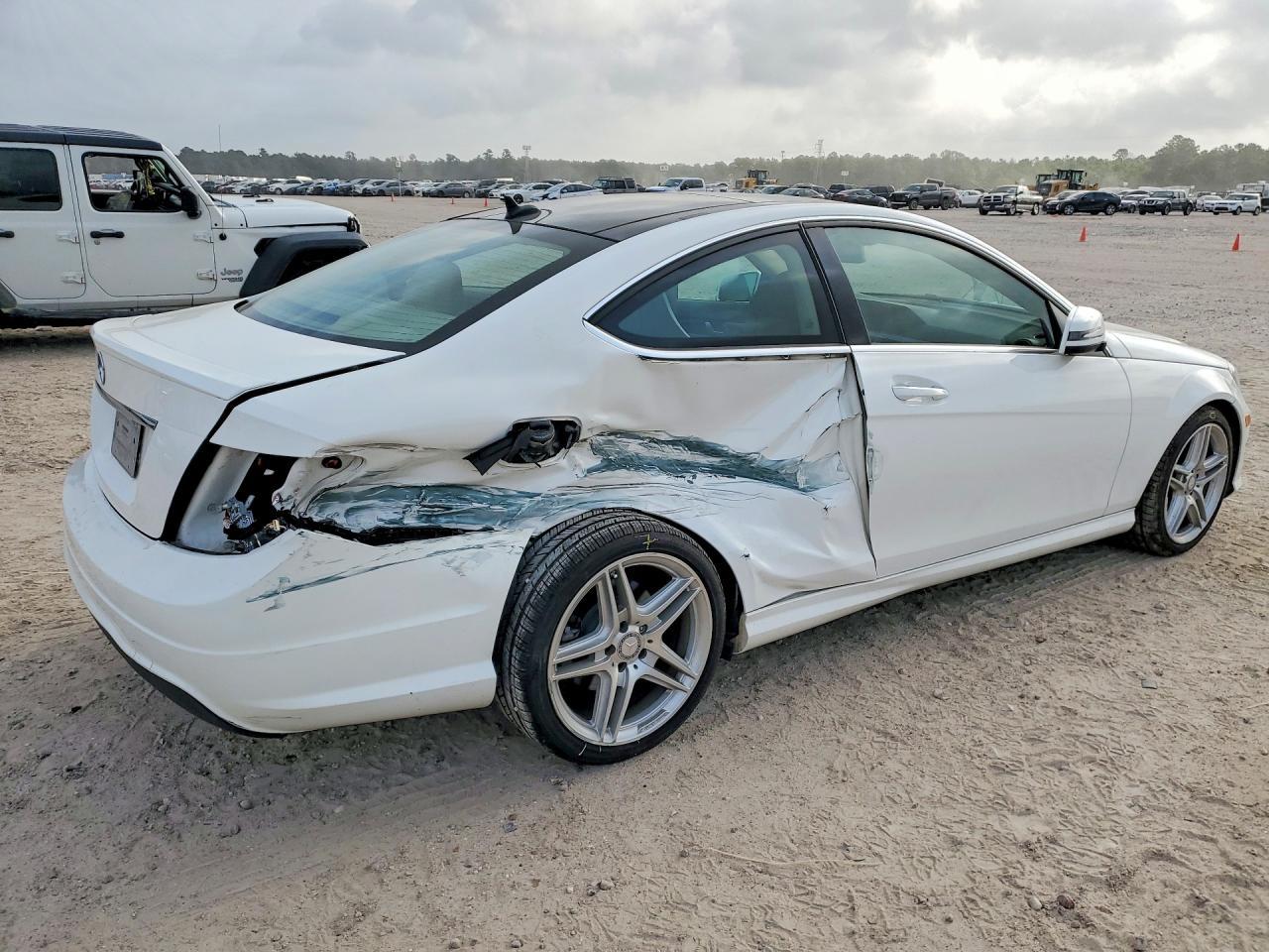 2014 Mercedes-Benz C 250 - Image 3