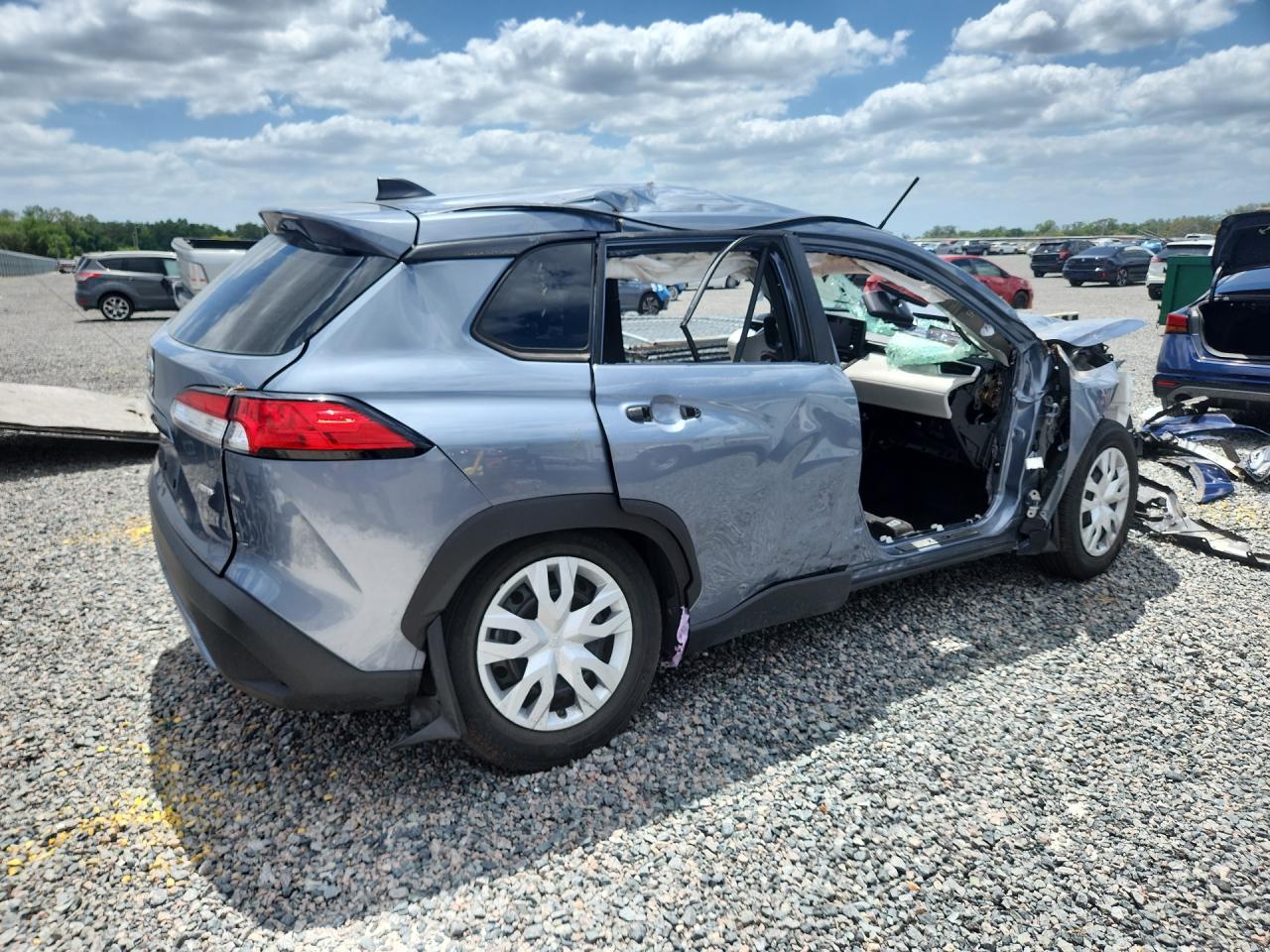2022 Toyota Corolla Cross L - Image 3
