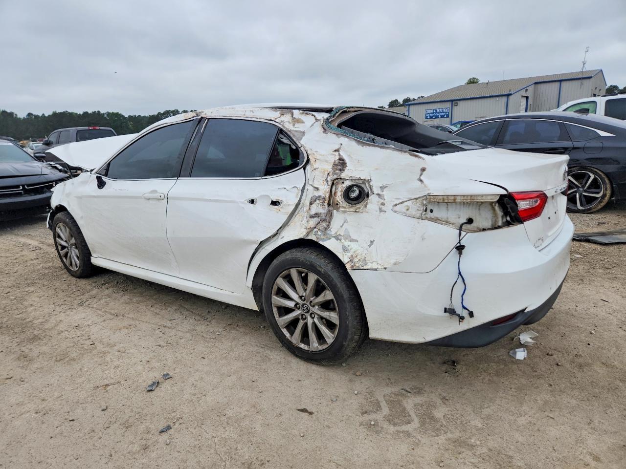 2018 Toyota Camry Le - Фото 2