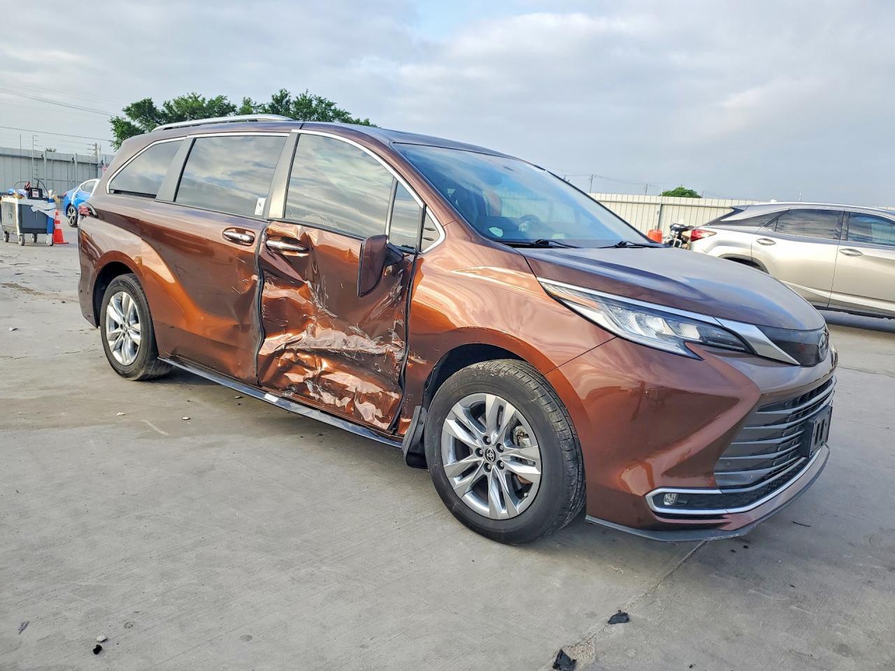 2022 Toyota Sienna Limited 7-Passenger - Фото 4