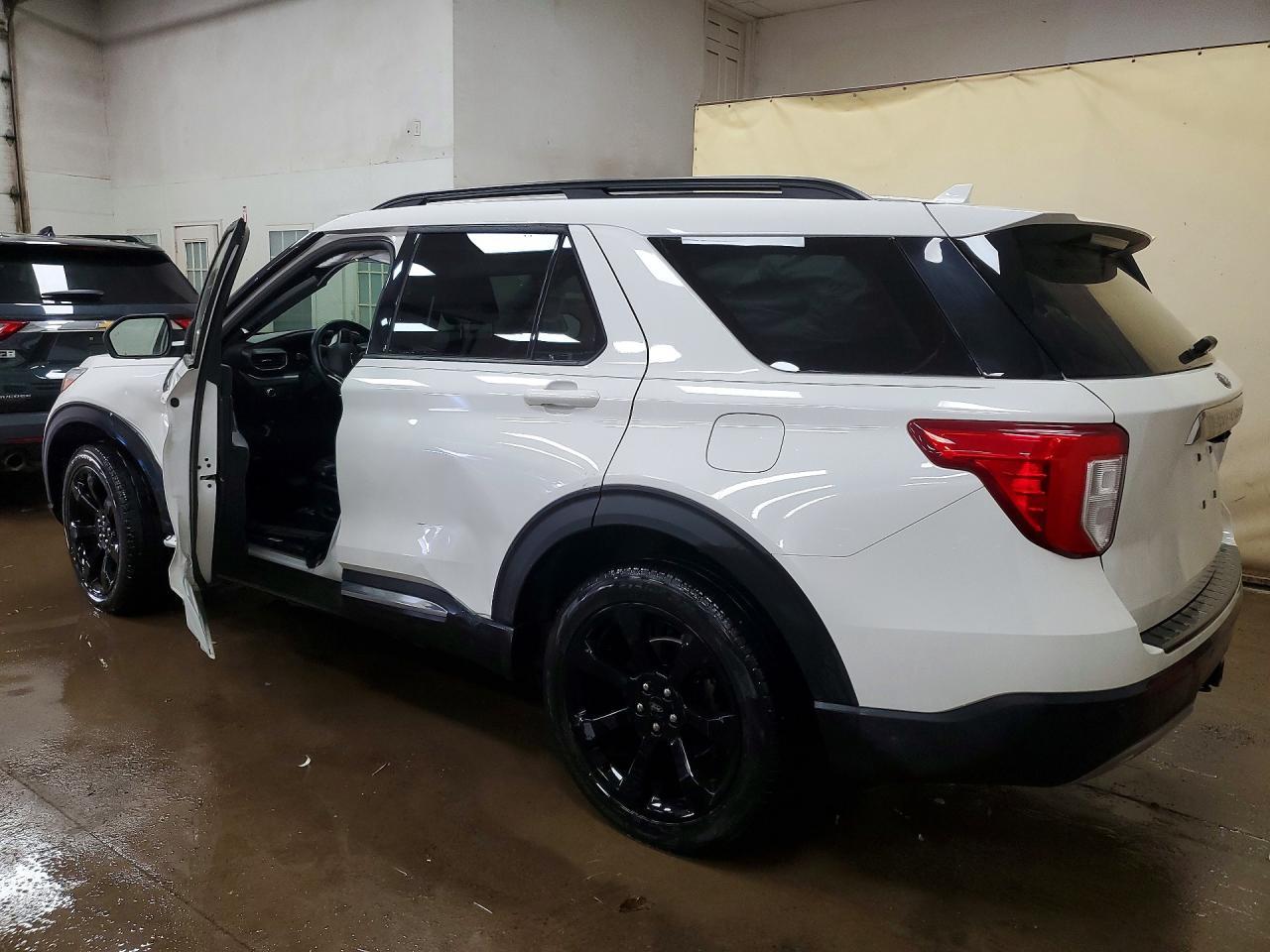 2022 Ford Explorer Xlt - Image 2